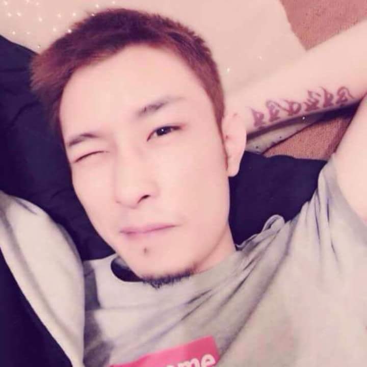 难得拥抱的第一张照片--哈尔滨相亲服务中心