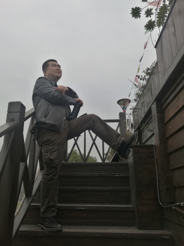 孤单背影的第一张照片--哈尔滨相亲服务中心