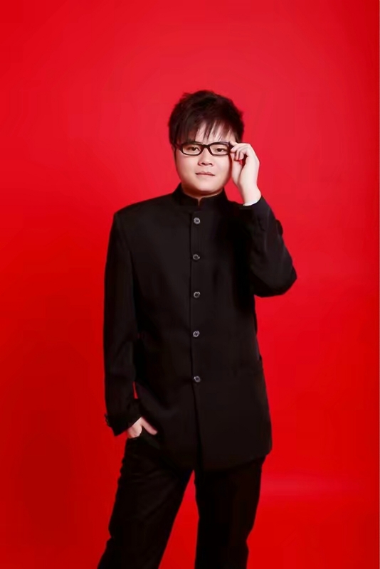 站在远处看童年的第一张照片--哈尔滨相亲服务中心