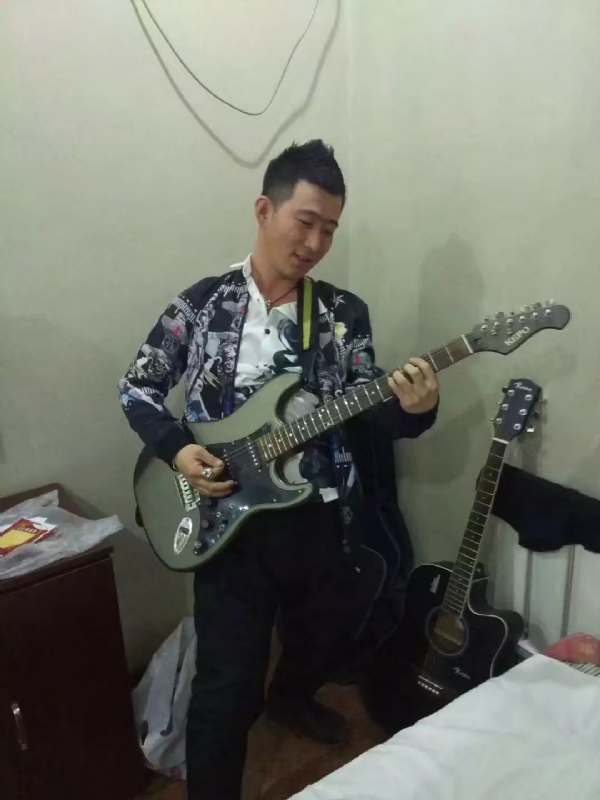 小吉他的第一张照片--哈尔滨相亲服务中心