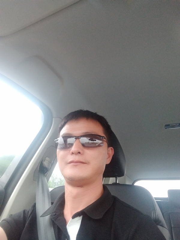 孤独的男人的第一张照片--哈尔滨相亲服务中心