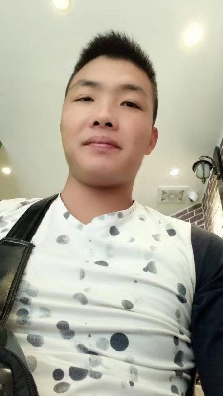 吃生蚝的小乖乖的第一张照片--哈尔滨相亲服务中心