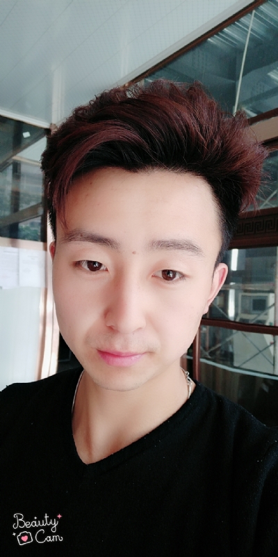 拼命微笑的第三张照片--哈尔滨相亲服务中心