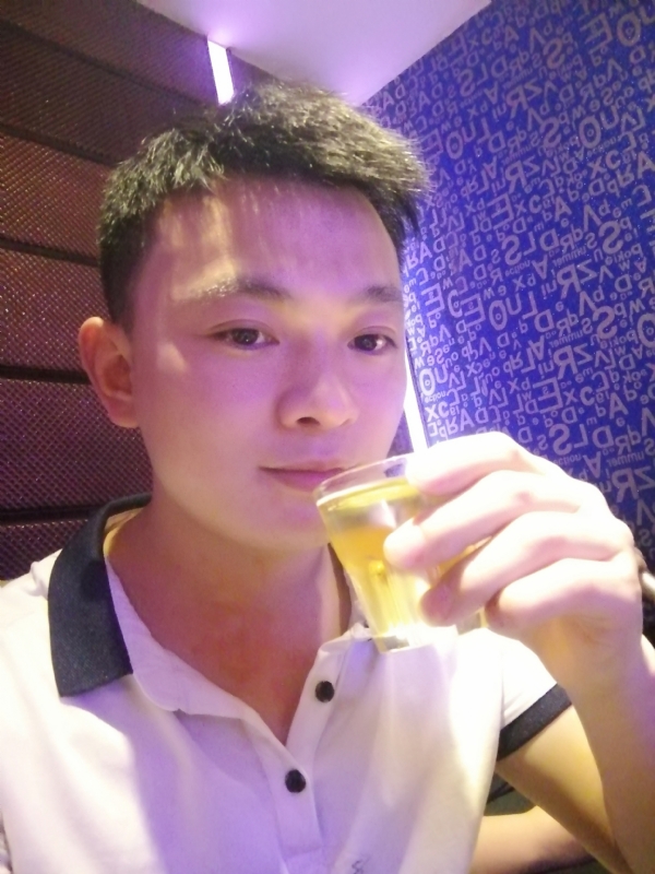 幸福的拥抱的第一张照片--哈尔滨相亲服务中心