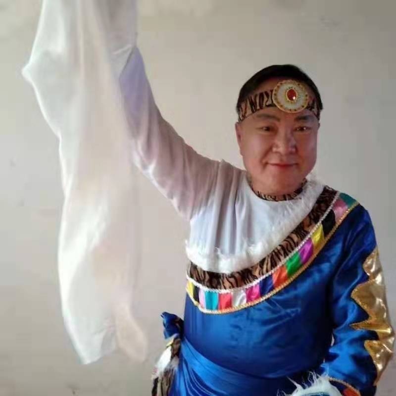 走在冷风中的第一张照片--哈尔滨相亲服务中心