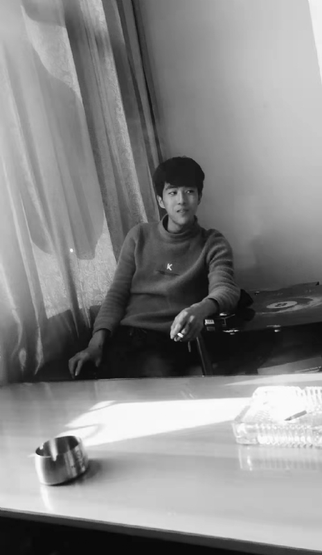 酷似小丑的第二张照片--哈尔滨相亲服务中心