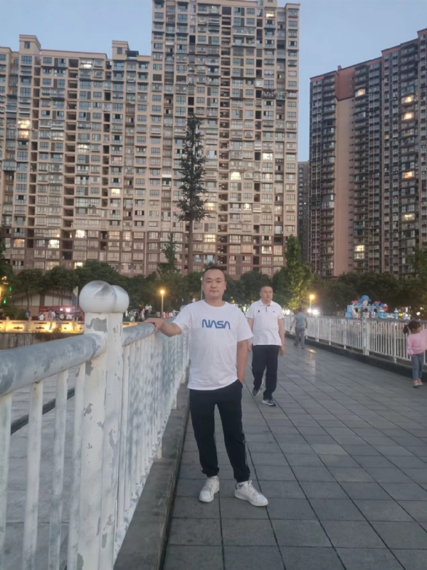 寂寞的男人的第一张照片--哈尔滨相亲服务中心