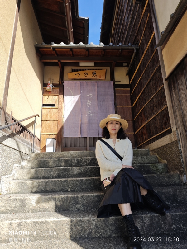 踱着方步的猫小姐的第一张照片--哈尔滨相亲服务中心