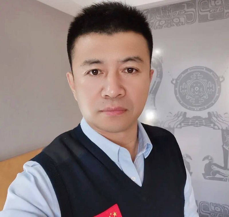 生在红旗下的第一张照片--哈尔滨相亲服务中心