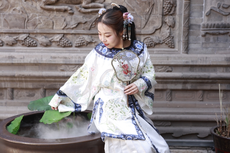 认真的雪的第一张照片--哈尔滨相亲服务中心